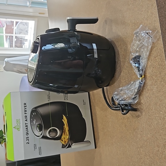 Eco+Chef 2.25 QT Cook Smarter Air Fryer - Picture 9 of 10